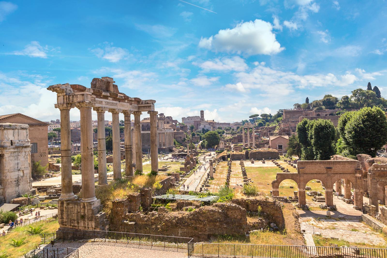 Vista panoramica del Foro Romano vicino al Colosseo