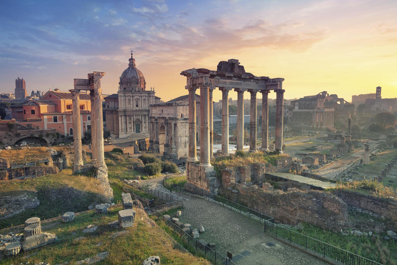 Vista panoramica del Foro Romano vicino al Colosseo